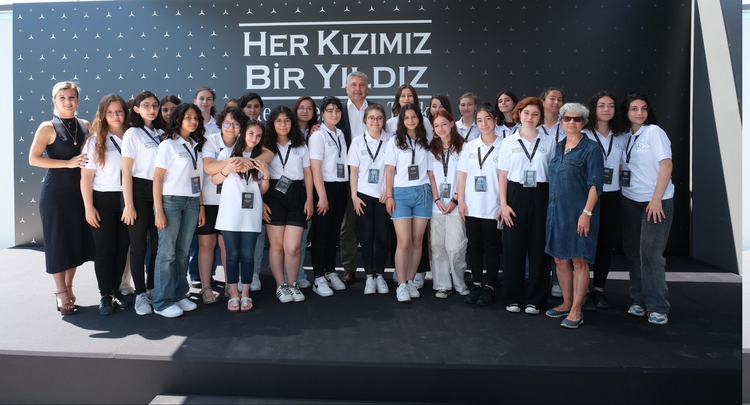 Mercedes-Benz Türk’ün Yıldız Kızları İstanbul’da bir araya geldi_01