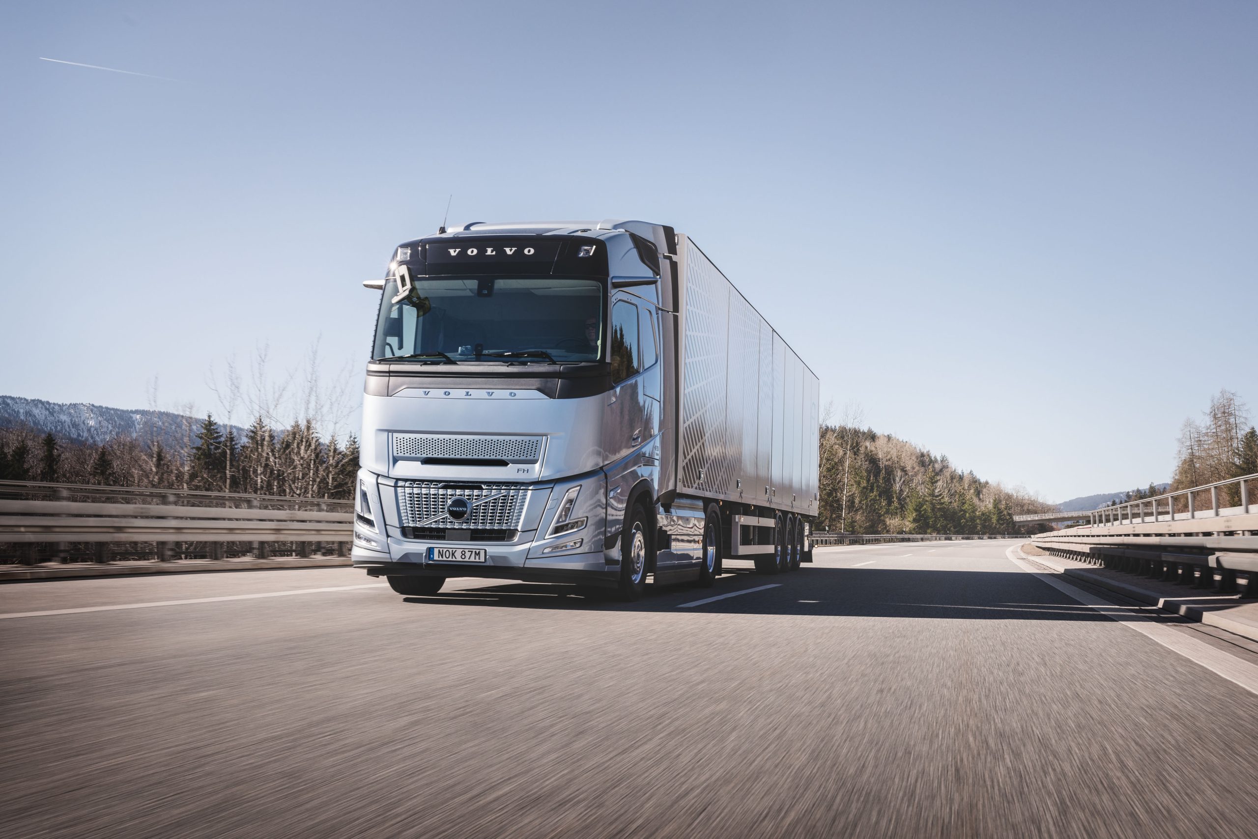 Volvo FH Aero, 2025 Green Truck (1)