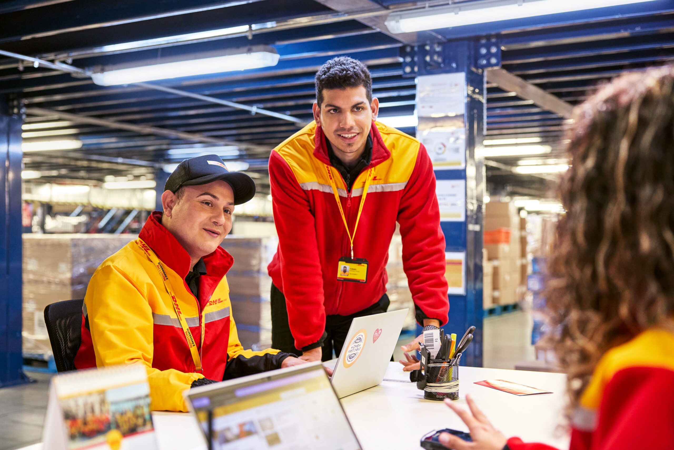 1763024999_DHL_Supply_Chain_Happy_Robot_1